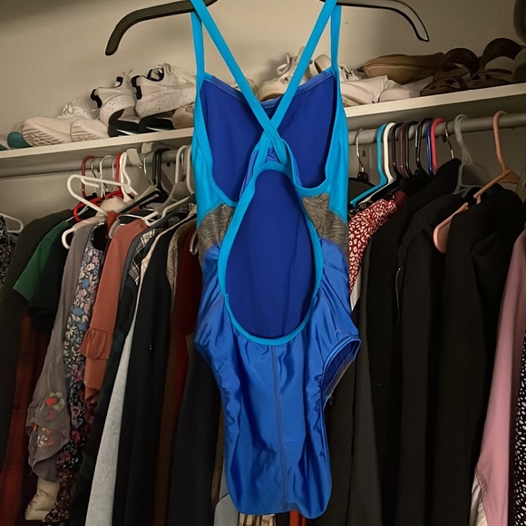 Speedo one piece open back bathing suit💙 - Picture 2 of 4